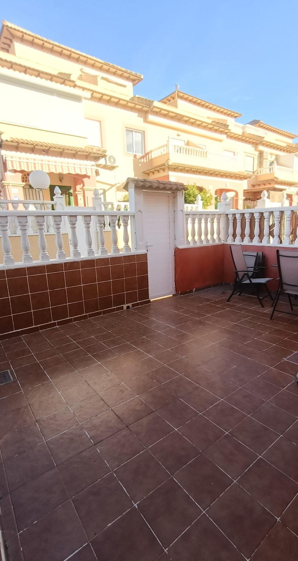 For sale - 4 Bedroom 1 Bathroom Town House in Torrevieja - Torretas  - Alicante