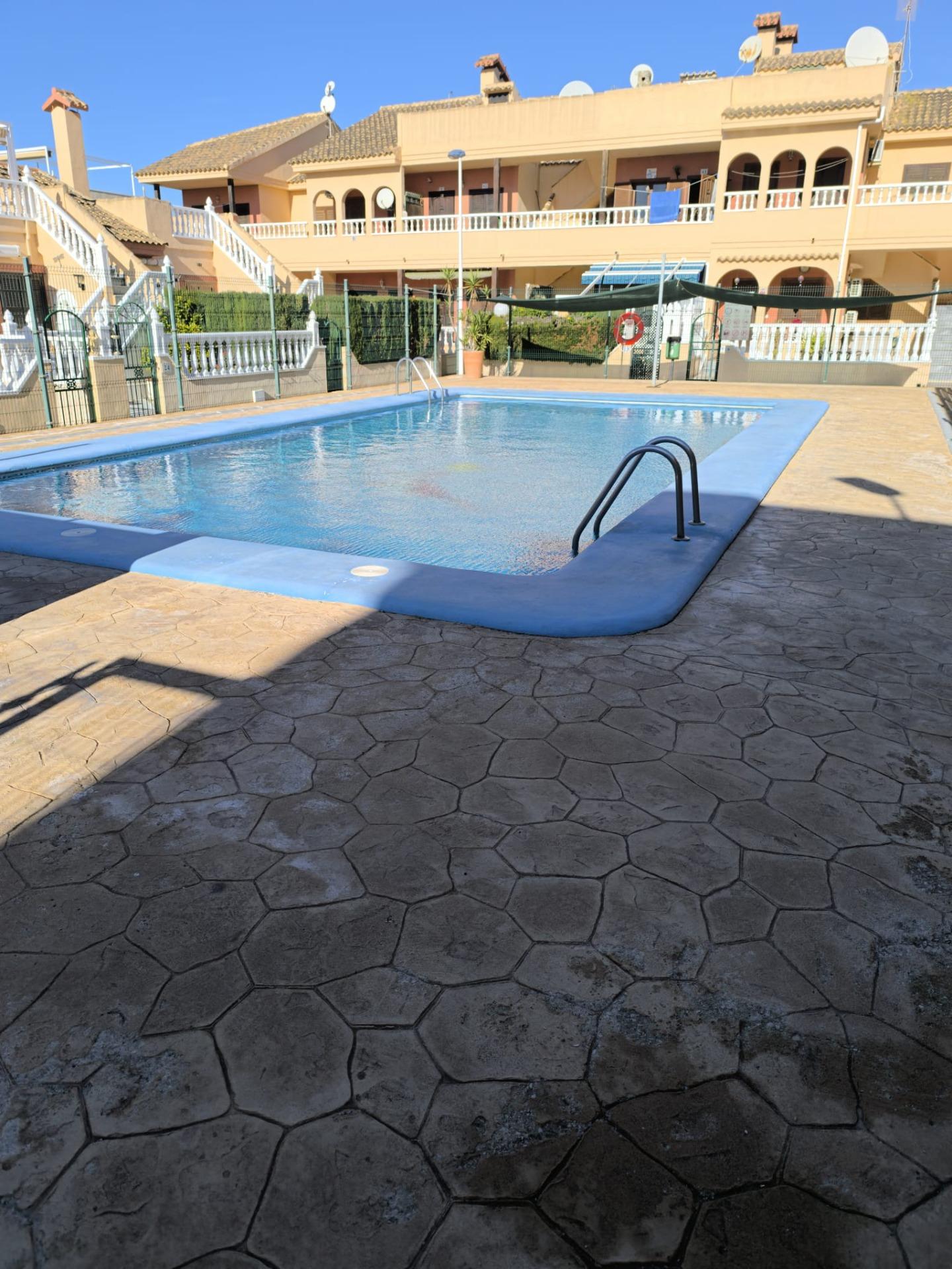 For sale - 4 Bedroom 1 Bathroom Town House in Torrevieja - Torretas  - Alicante