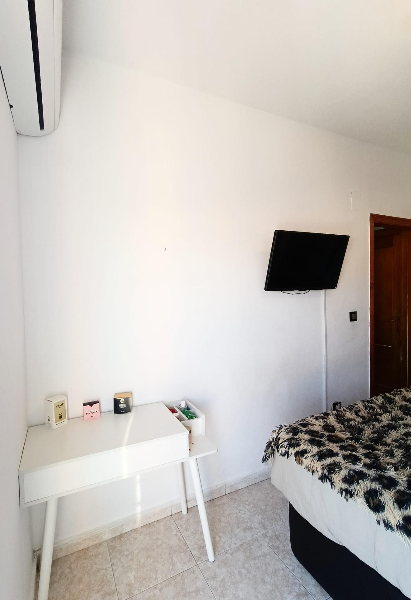 For sale - 4 Bedroom 1 Bathroom Town House in Torrevieja - Torretas  - Alicante