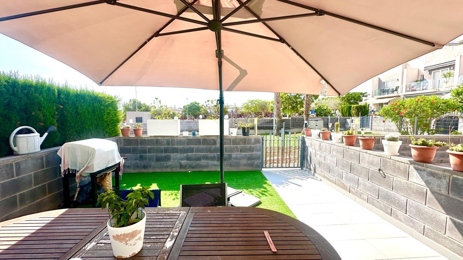 For sale - 2 Bedroom 1 Bathroom Town House in Torrevieja - aguas nuevas  - Alicante