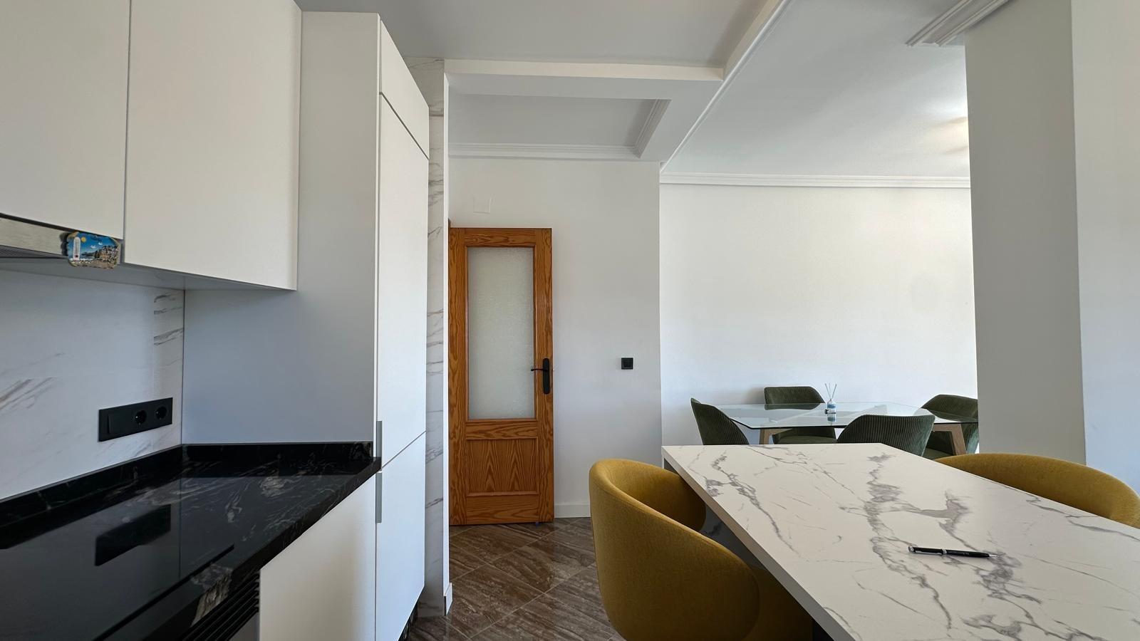 For sale - 2 Bedroom 1 Bathroom Apartment in Torrevieja - Centro  - Alicante