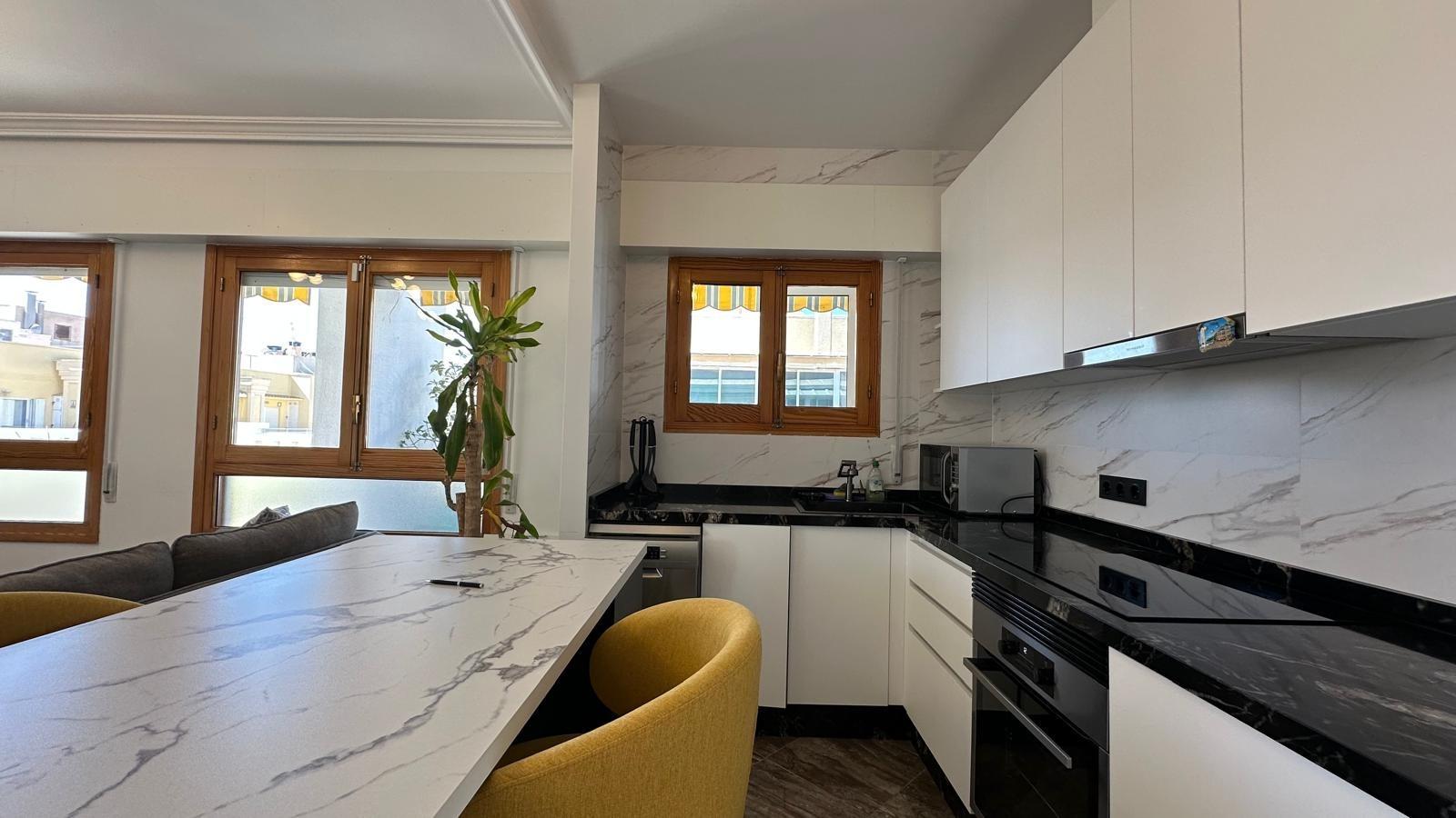 For sale - 2 Bedroom 1 Bathroom Apartment in Torrevieja - Centro  - Alicante
