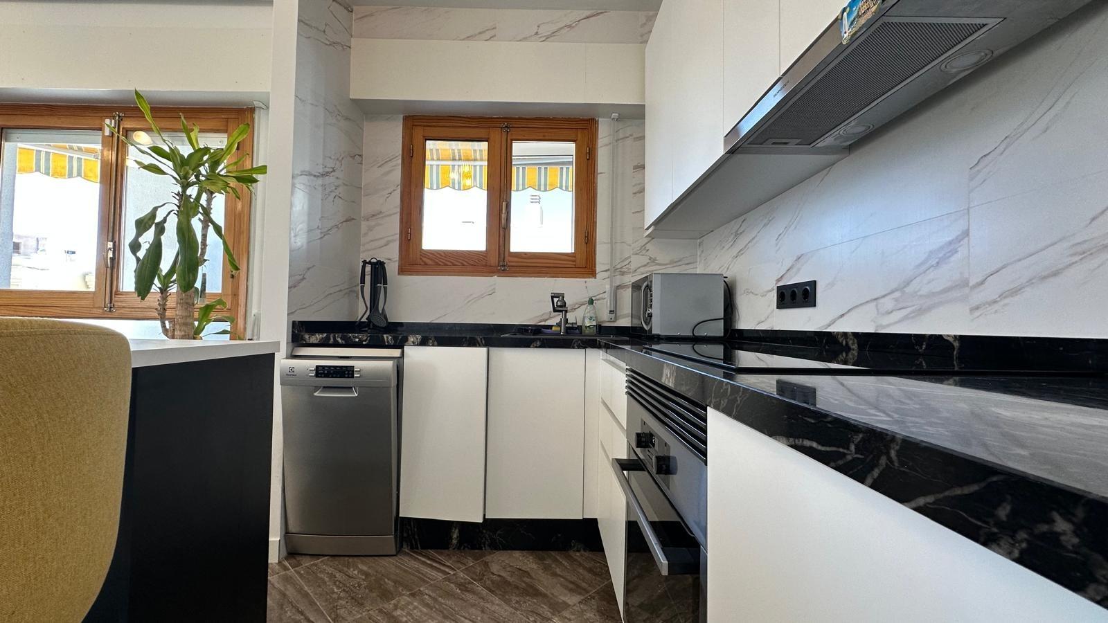 For sale - 2 Bedroom 1 Bathroom Apartment in Torrevieja - Centro  - Alicante