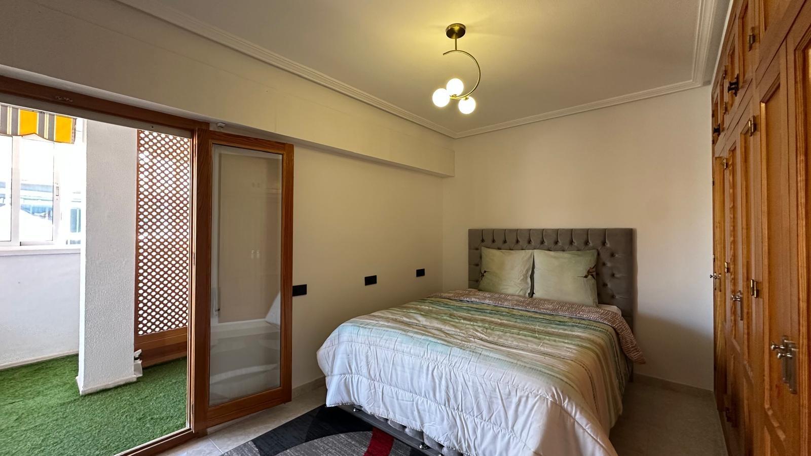For sale - 2 Bedroom 1 Bathroom Apartment in Torrevieja - Centro  - Alicante
