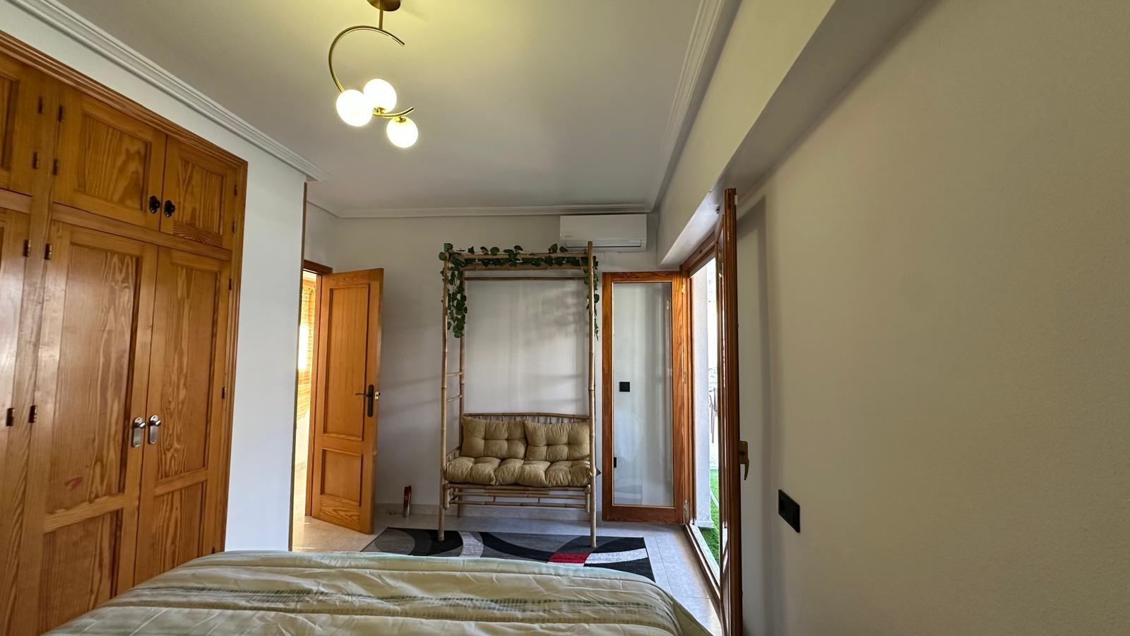 For sale - 2 Bedroom 1 Bathroom Apartment in Torrevieja - Centro  - Alicante