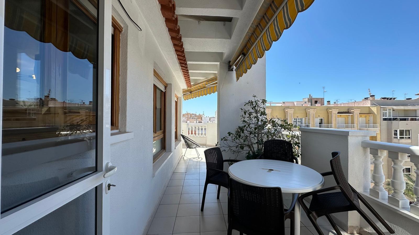 For sale - 2 Bedroom 1 Bathroom Apartment in Torrevieja - Centro  - Alicante