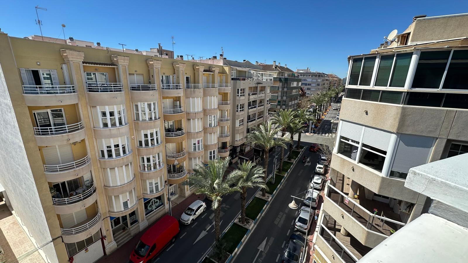 For sale - 2 Bedroom 1 Bathroom Apartment in Torrevieja - Centro  - Alicante