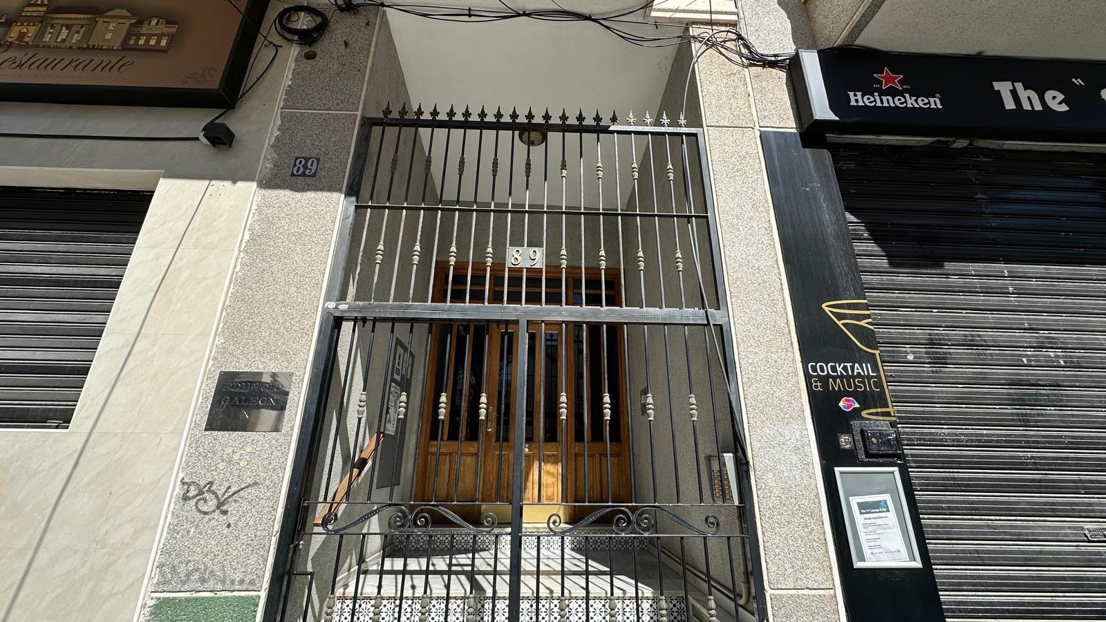 For sale - 2 Bedroom 1 Bathroom Apartment in Torrevieja - Centro  - Alicante