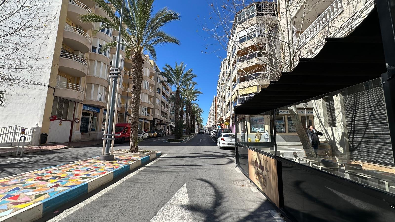 For sale - 2 Bedroom 1 Bathroom Apartment in Torrevieja - Centro  - Alicante