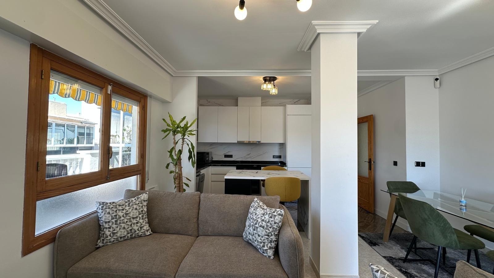 For sale - 2 Bedroom 1 Bathroom Apartment in Torrevieja - Centro  - Alicante