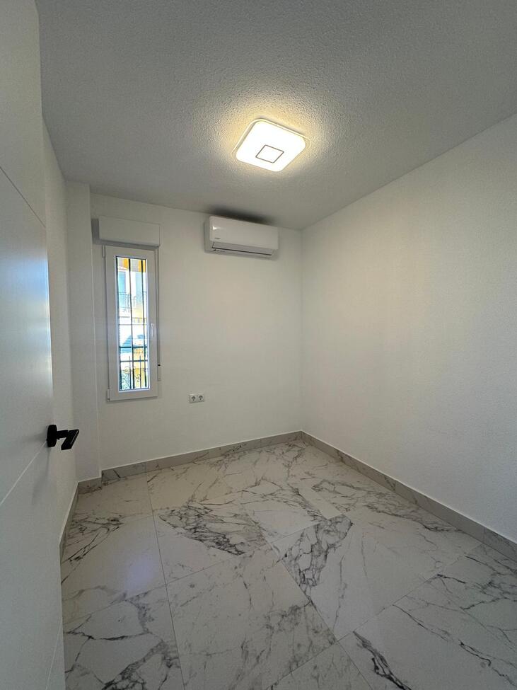 For sale - 3 Bedroom 1 Bathroom Apartment in Torrevieja - La Veleta  - Alicante