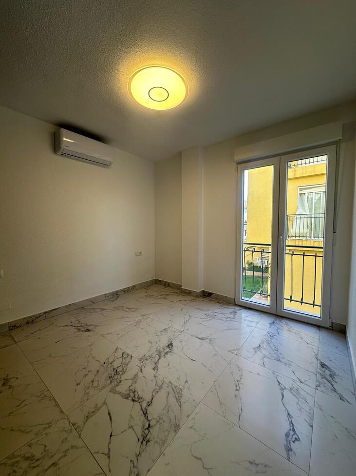 For sale - 3 Bedroom 1 Bathroom Apartment in Torrevieja - La Veleta  - Alicante
