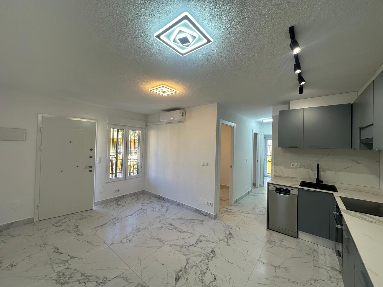 For sale - 3 Bedroom 1 Bathroom Apartment in Torrevieja - La Veleta  - Alicante