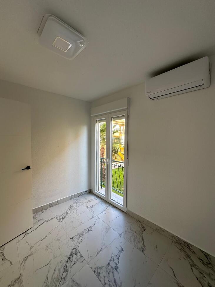 For sale - 3 Bedroom 1 Bathroom Apartment in Torrevieja - La Veleta  - Alicante