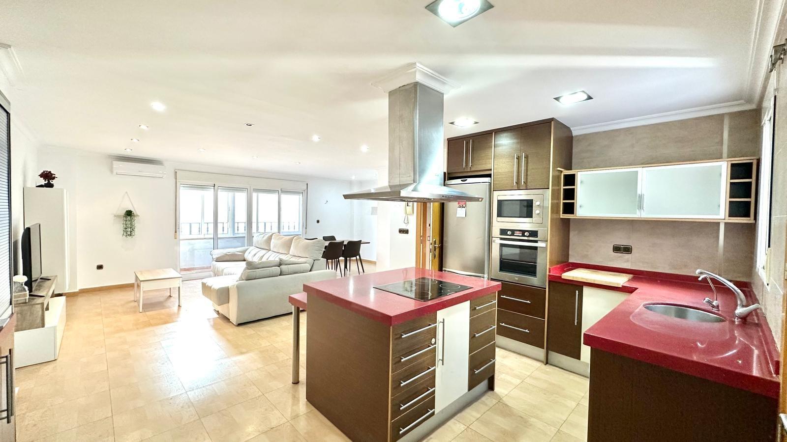 For sale - 3 Bedroom 1 Bathroom Apartment in Torrevieja - Centro  - Alicante