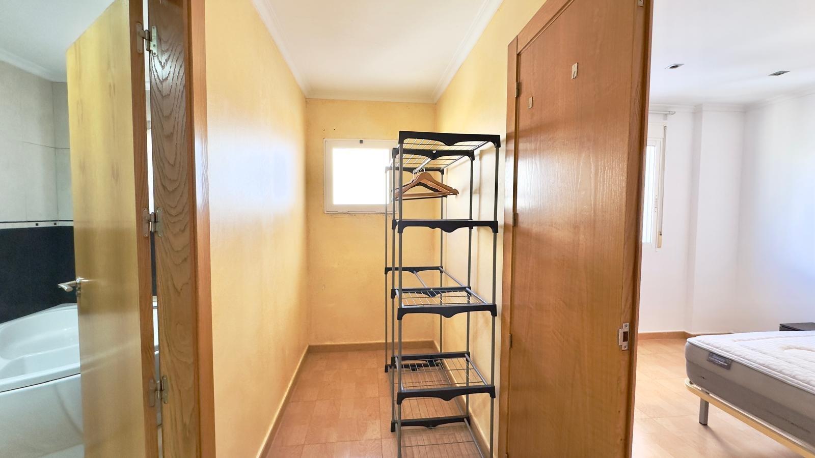 For sale - 3 Bedroom 1 Bathroom Apartment in Torrevieja - Centro  - Alicante
