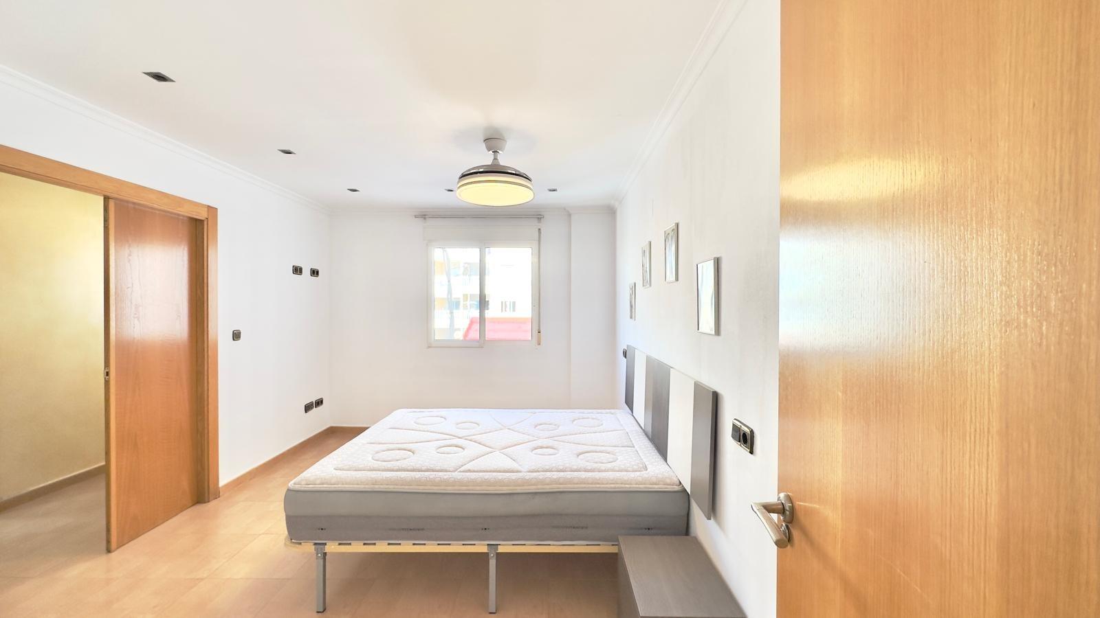 For sale - 3 Bedroom 1 Bathroom Apartment in Torrevieja - Centro  - Alicante