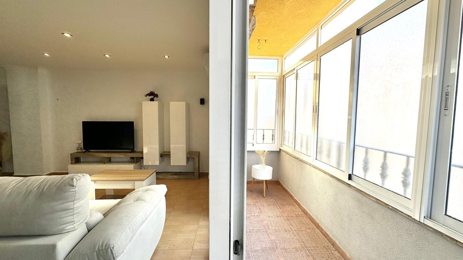For sale - 3 Bedroom 1 Bathroom Apartment in Torrevieja - Centro  - Alicante