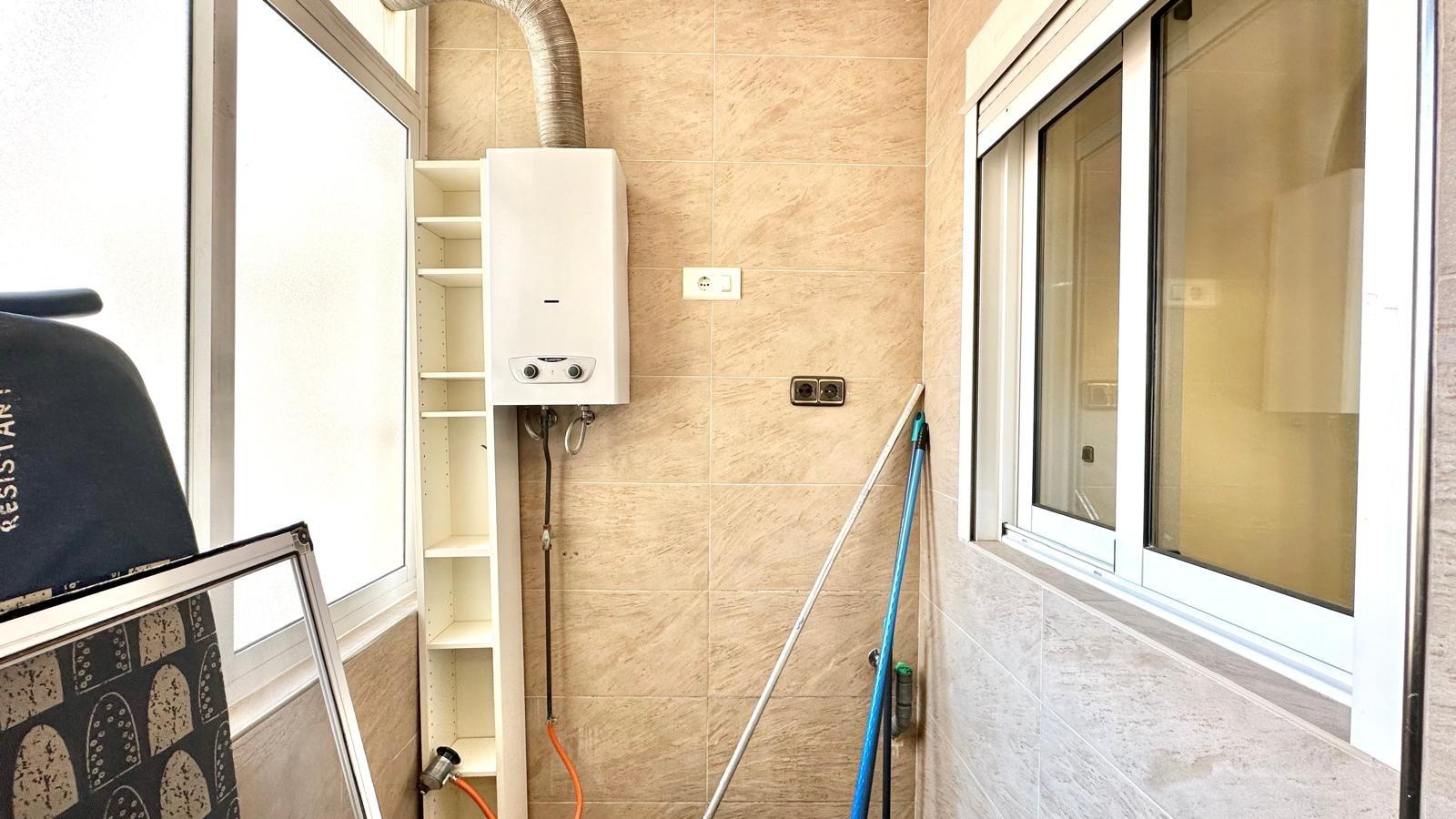 For sale - 3 Bedroom 1 Bathroom Apartment in Torrevieja - Centro  - Alicante