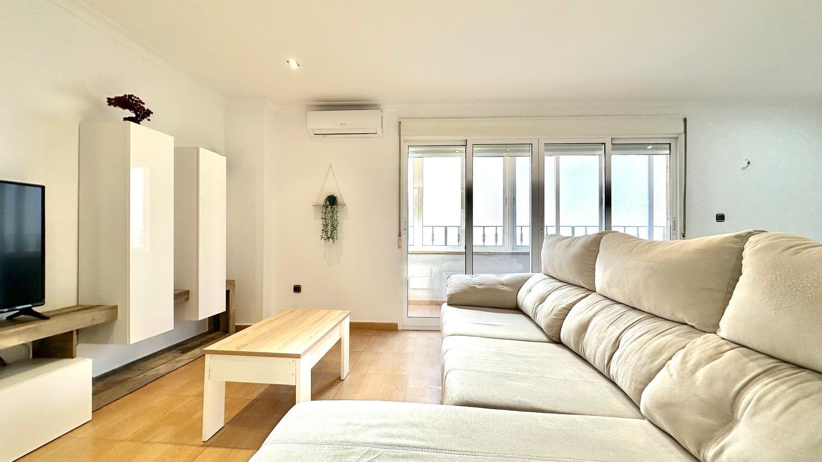 For sale - 3 Bedroom 1 Bathroom Apartment in Torrevieja - Centro  - Alicante