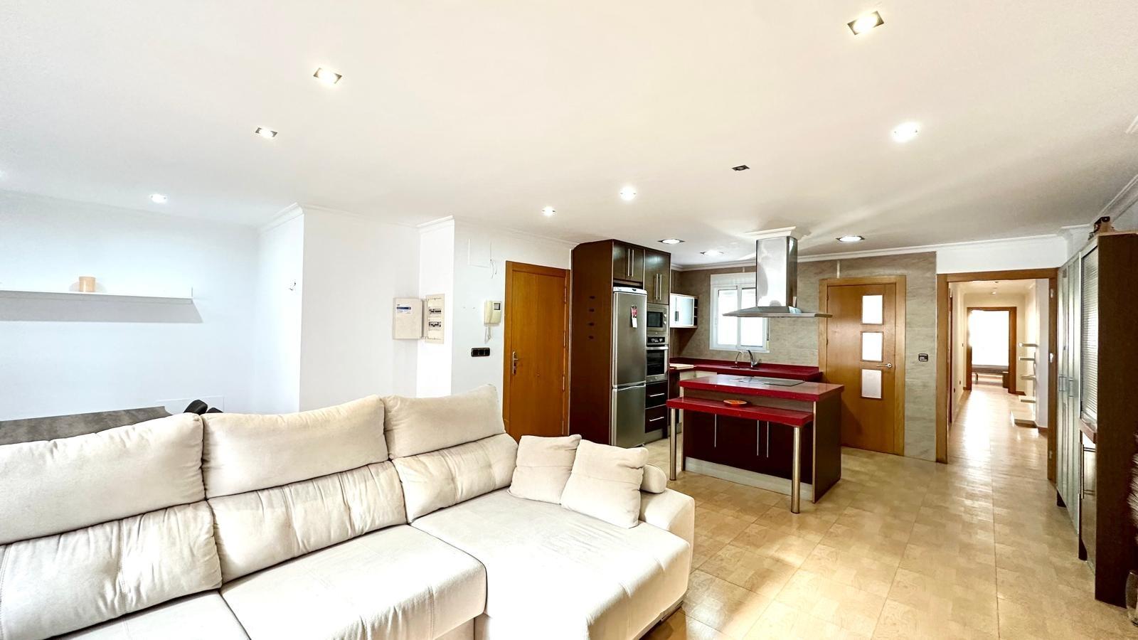 For sale - 3 Bedroom 1 Bathroom Apartment in Torrevieja - Centro  - Alicante