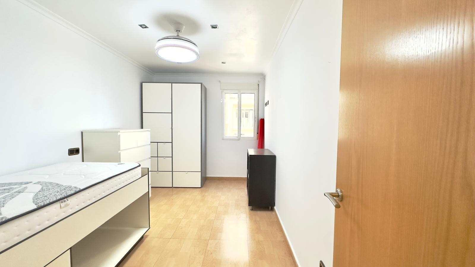 For sale - 3 Bedroom 1 Bathroom Apartment in Torrevieja - Centro  - Alicante