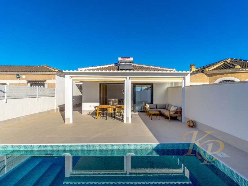 For sale - 3 Bedroom 2 Bathroom Villa in Torrevieja - Costa Blanca  - Alicante