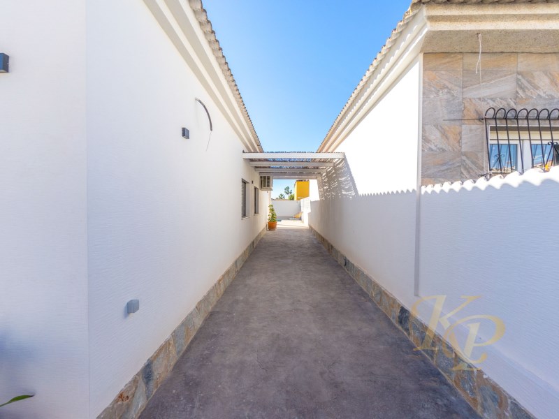 For sale - 3 Bedroom 2 Bathroom Villa in Torrevieja - Costa Blanca  - Alicante