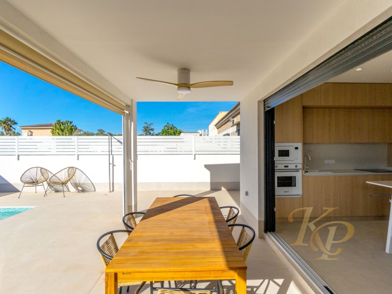 For sale - 3 Bedroom 2 Bathroom Villa in Torrevieja - Costa Blanca  - Alicante