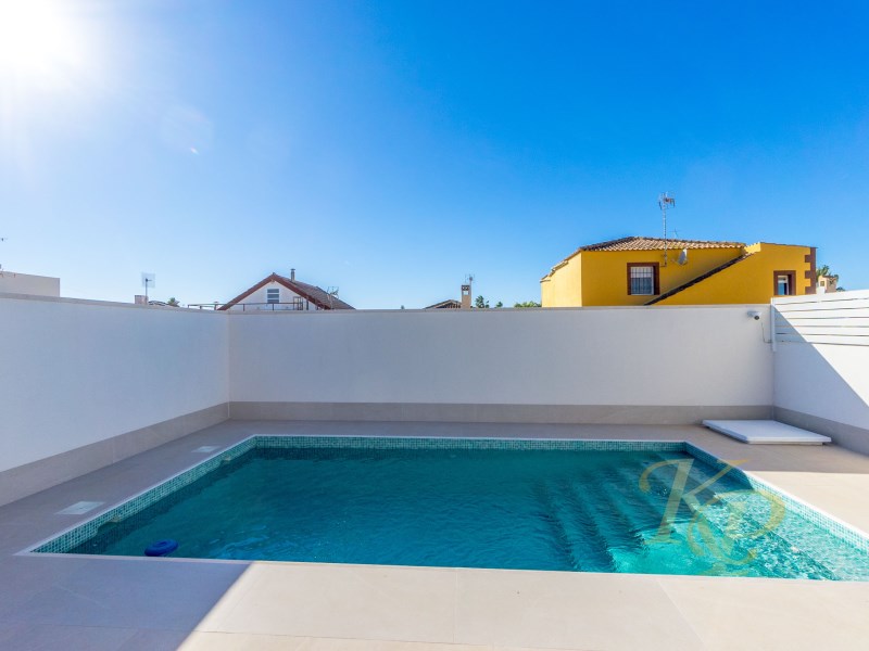 For sale - 3 Bedroom 2 Bathroom Villa in Torrevieja - Costa Blanca  - Alicante