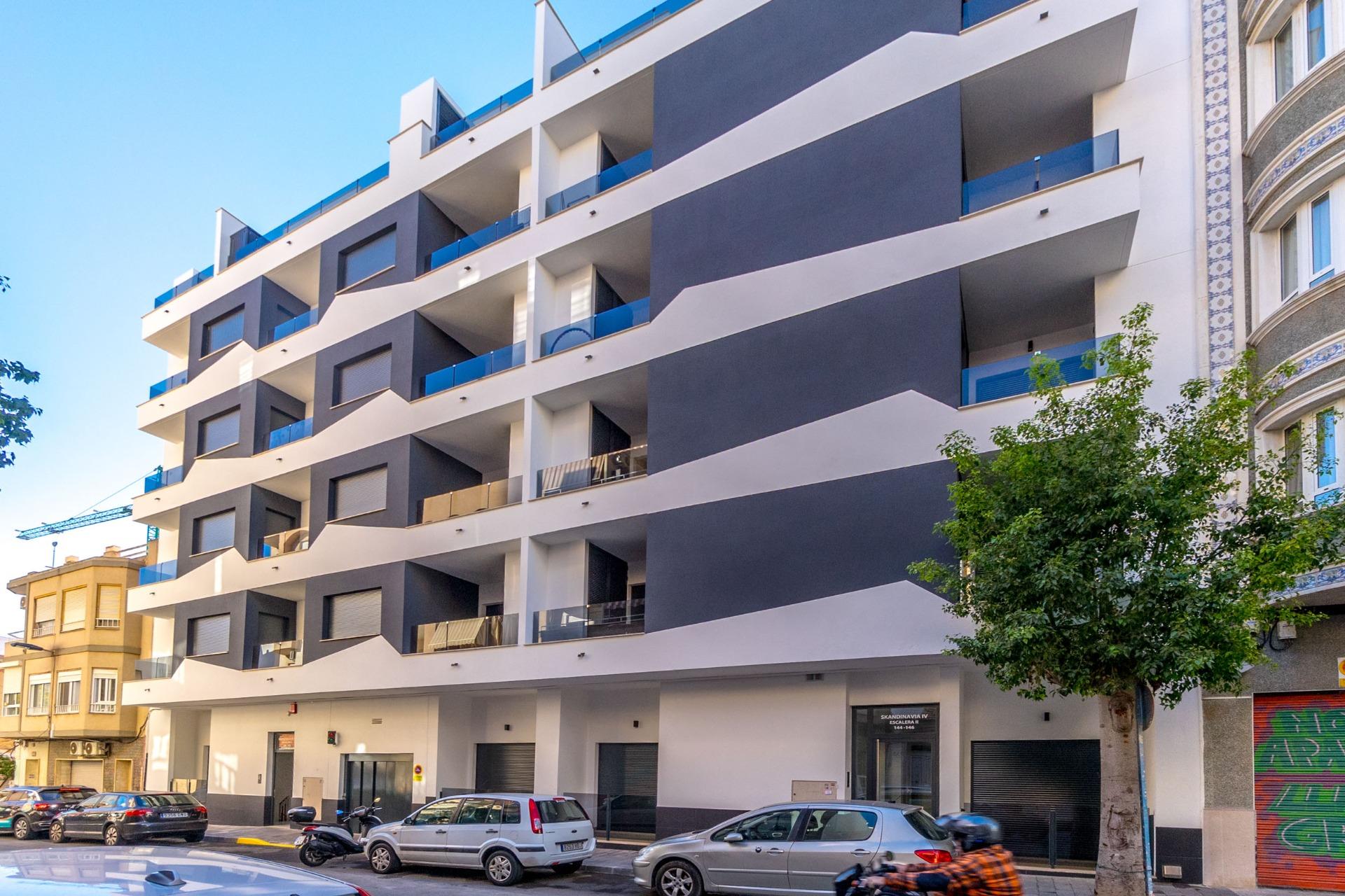 For sale - 2 Bedroom 2 Bathroom Apartment in Torrevieja - Playa Del Cura  - Alicante