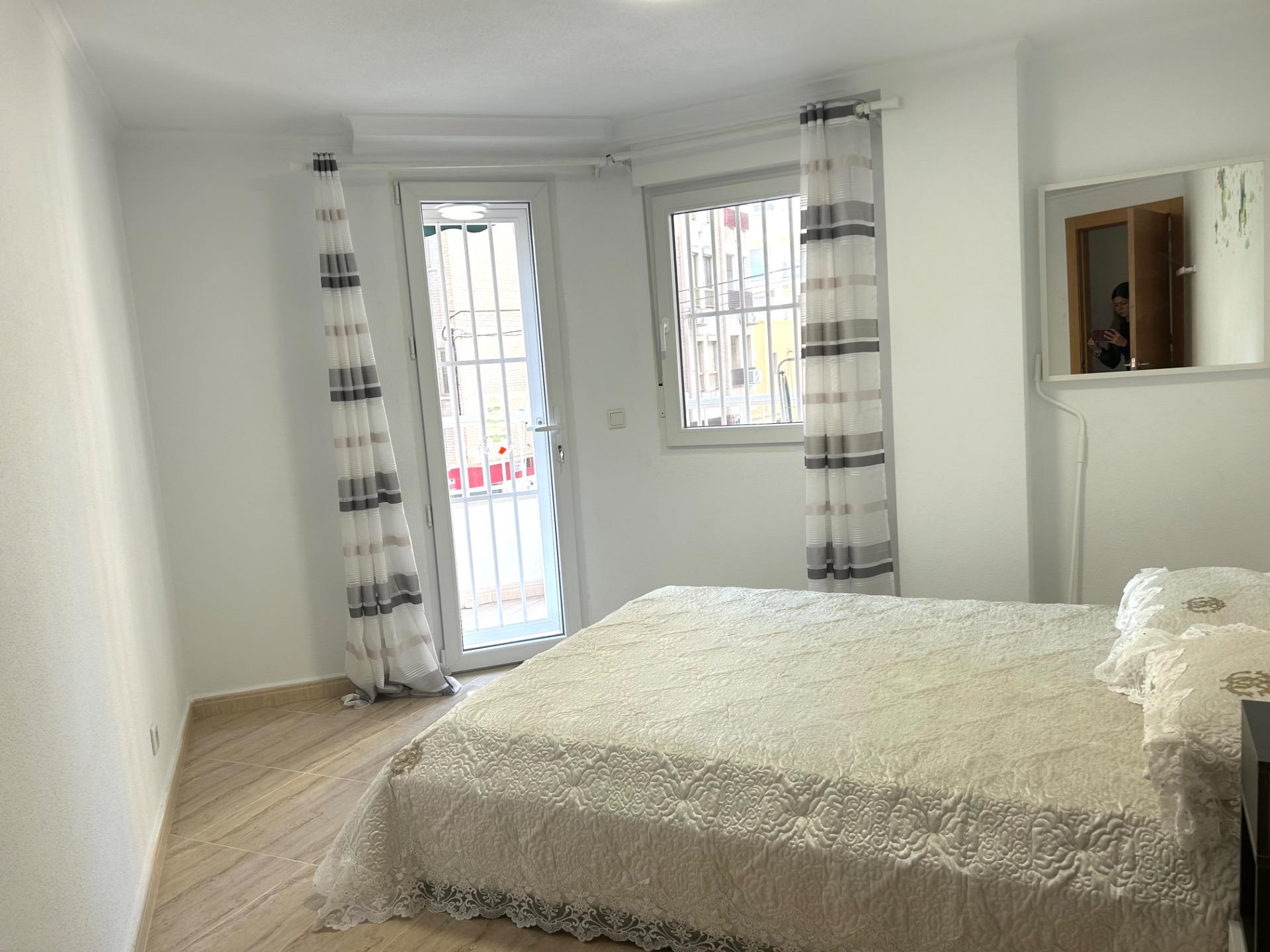 For sale - 3 Bedroom 1 Bathroom Apartment in Torrevieja - Playa Del Cura  - Alicante