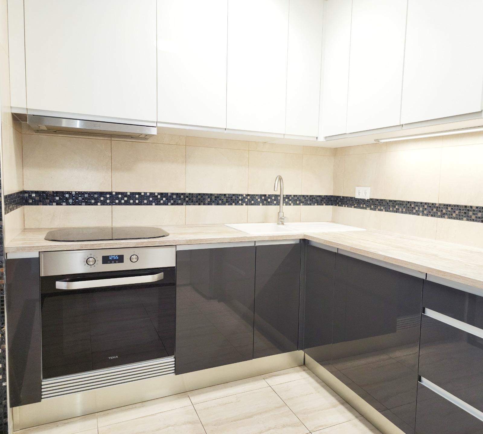 For sale - 3 Bedroom 1 Bathroom Apartment in Torrevieja - Playa Del Cura  - Alicante