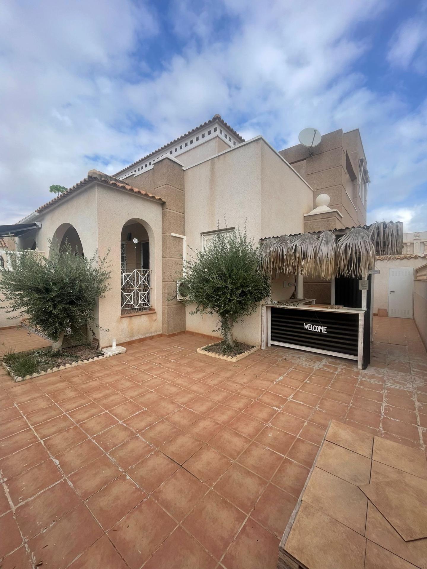 For sale - 3 Bedroom 2 Bathroom Quad House in Torrevieja - aguas nuevas  - Alicante