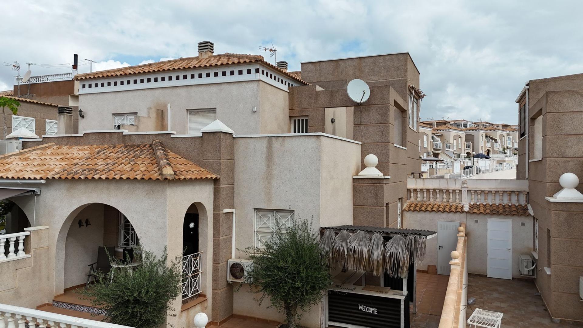 For sale - 3 Bedroom 2 Bathroom Quad House in Torrevieja - aguas nuevas  - Alicante