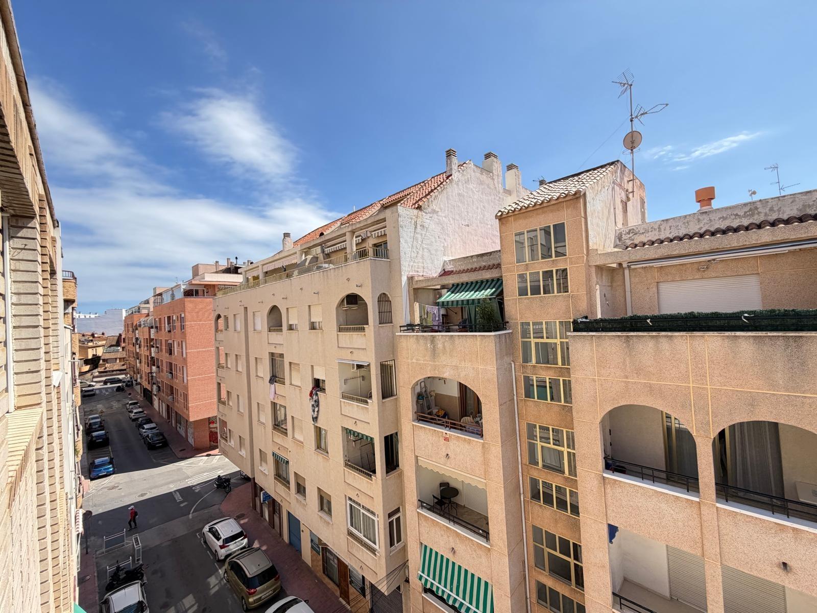 For sale - 3 Bedroom 1 Bathroom Penthouse in Torrevieja - Estacion De Autobuses  - Alicante