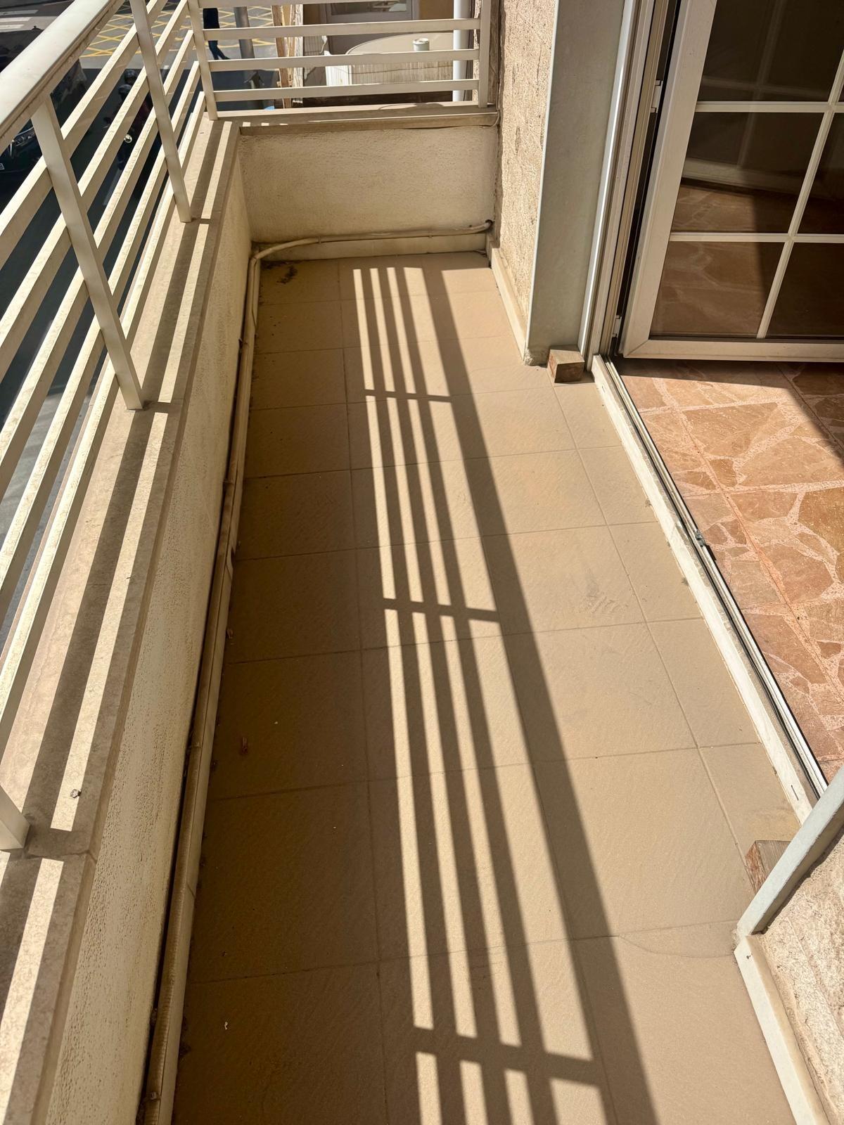 For sale - 5 Bedroom 2 Bathroom Apartment in Torrevieja - Centro  - Alicante