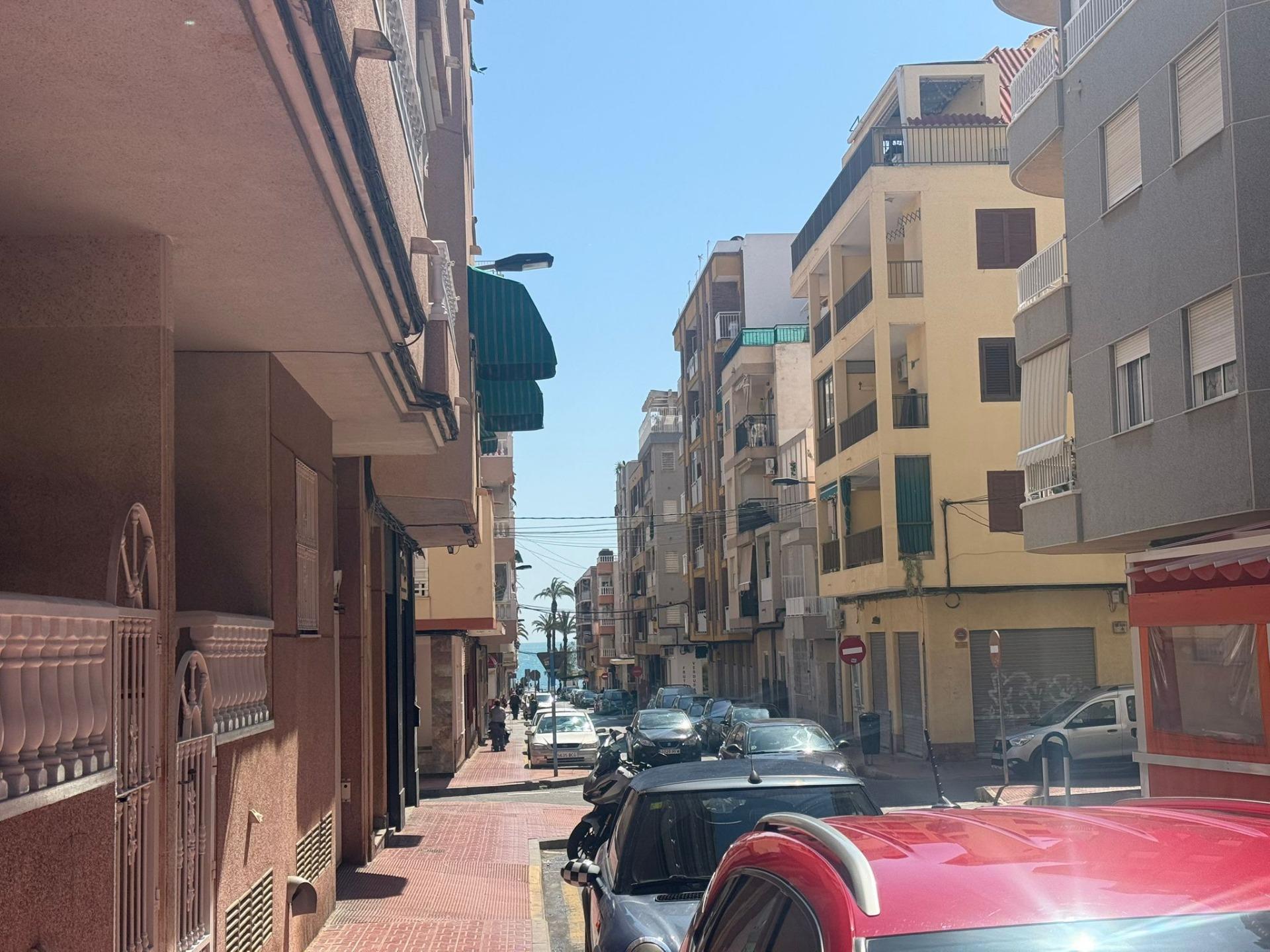 For sale - 2 Bedroom 1 Bathroom Apartment in Torrevieja - Playa Del Cura  - Alicante