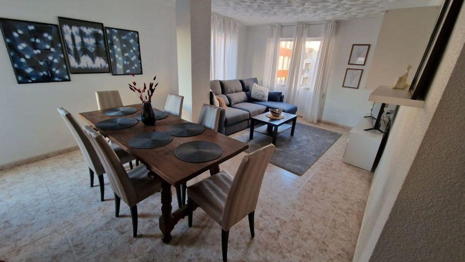 For sale - 3 Bedroom 2 Bathroom Apartment in Torrevieja - Playa De Los Locos  - Alicante