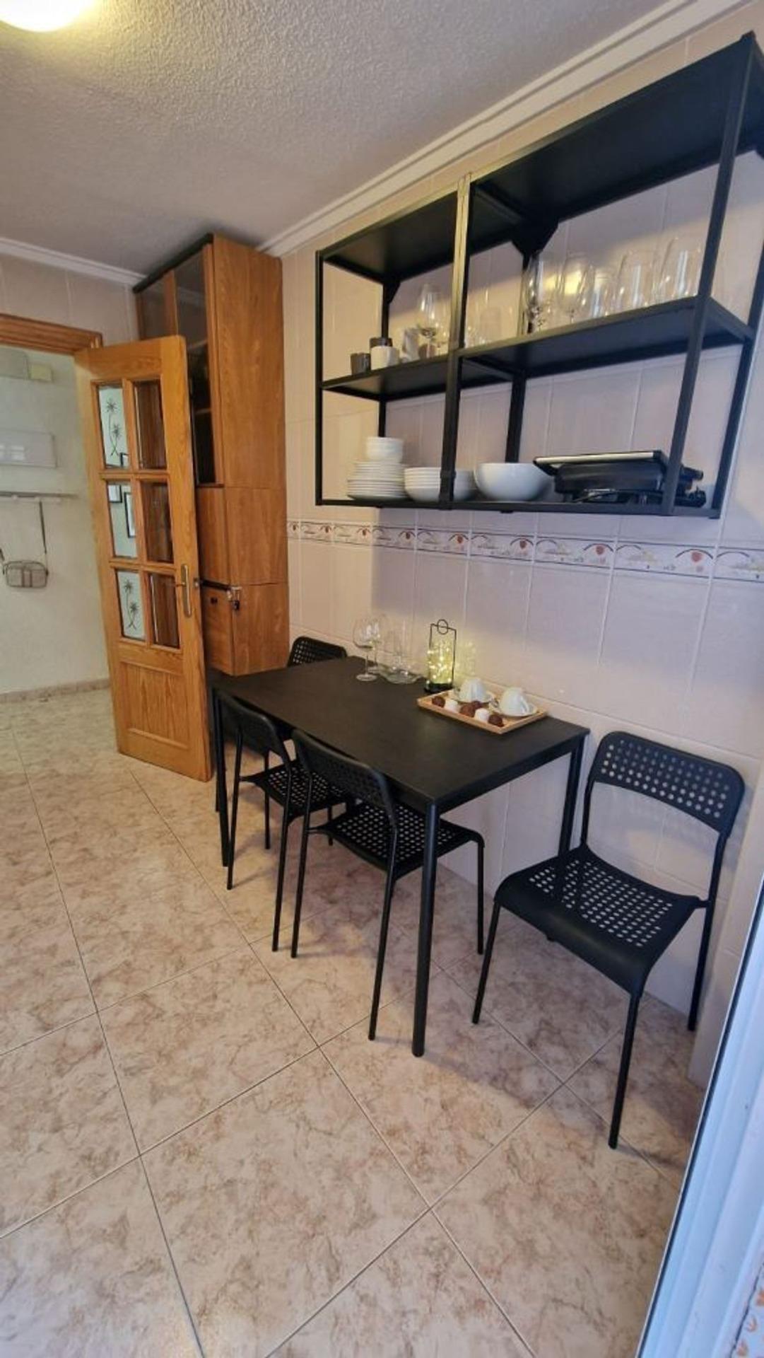 For sale - 3 Bedroom 2 Bathroom Apartment in Torrevieja - Playa De Los Locos  - Alicante