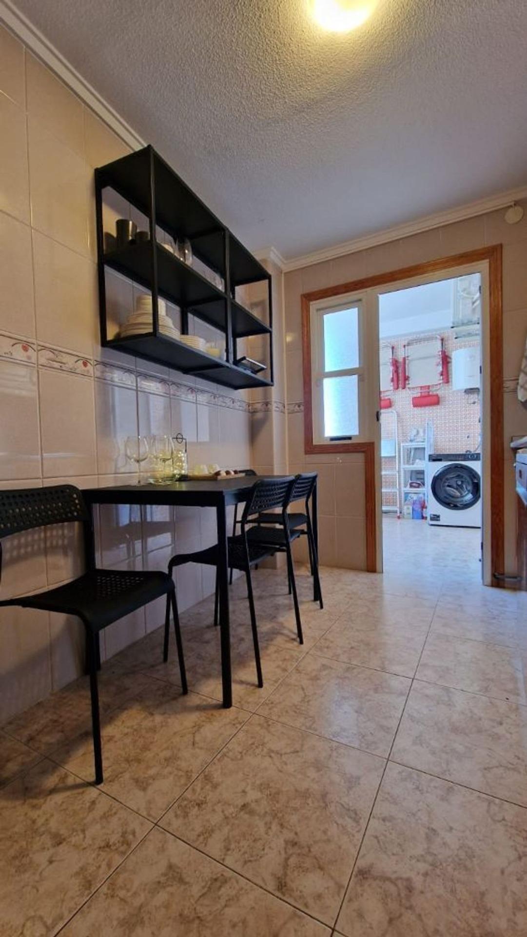 For sale - 3 Bedroom 2 Bathroom Apartment in Torrevieja - Playa De Los Locos  - Alicante