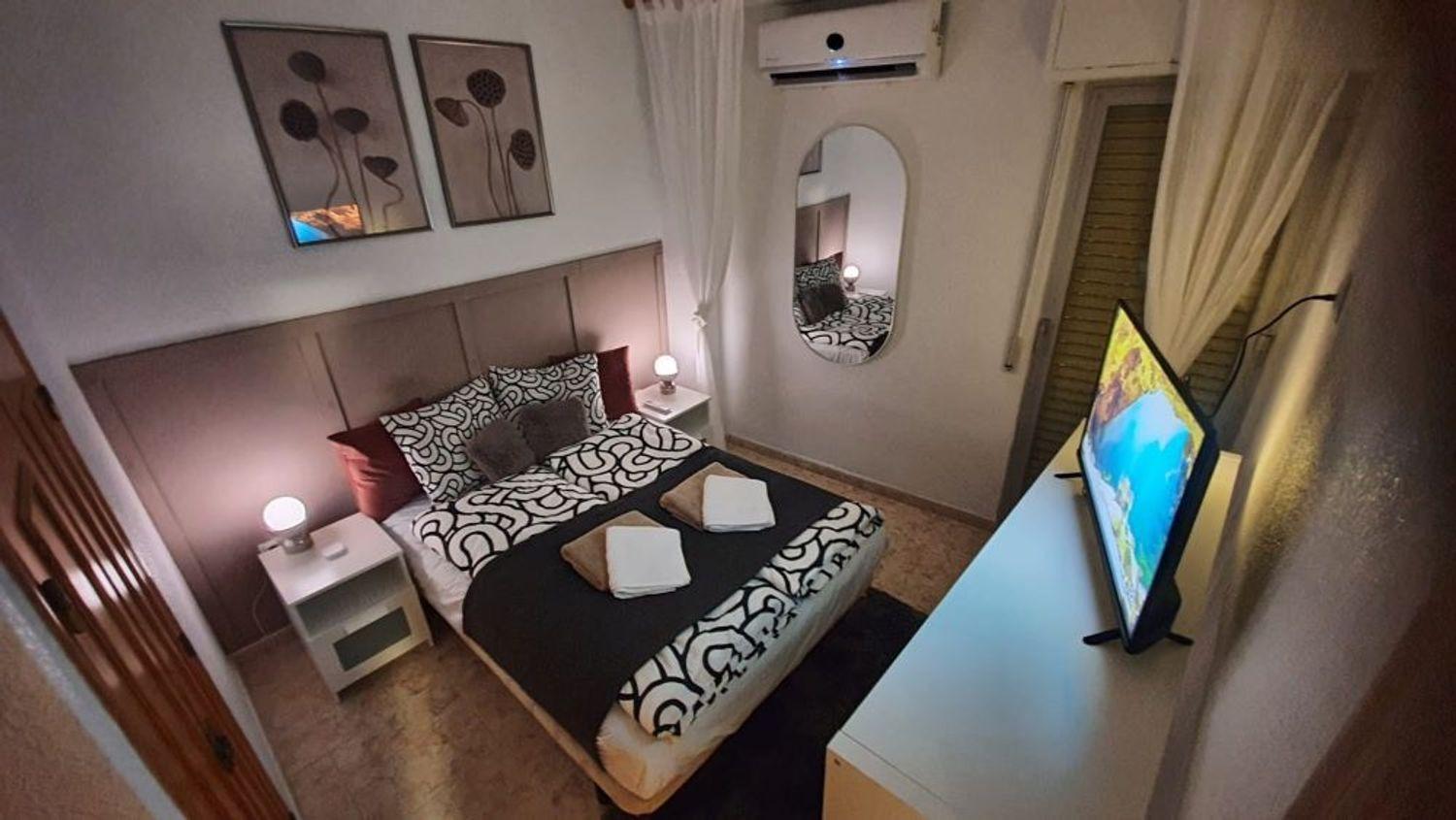 For sale - 3 Bedroom 2 Bathroom Apartment in Torrevieja - Playa De Los Locos  - Alicante