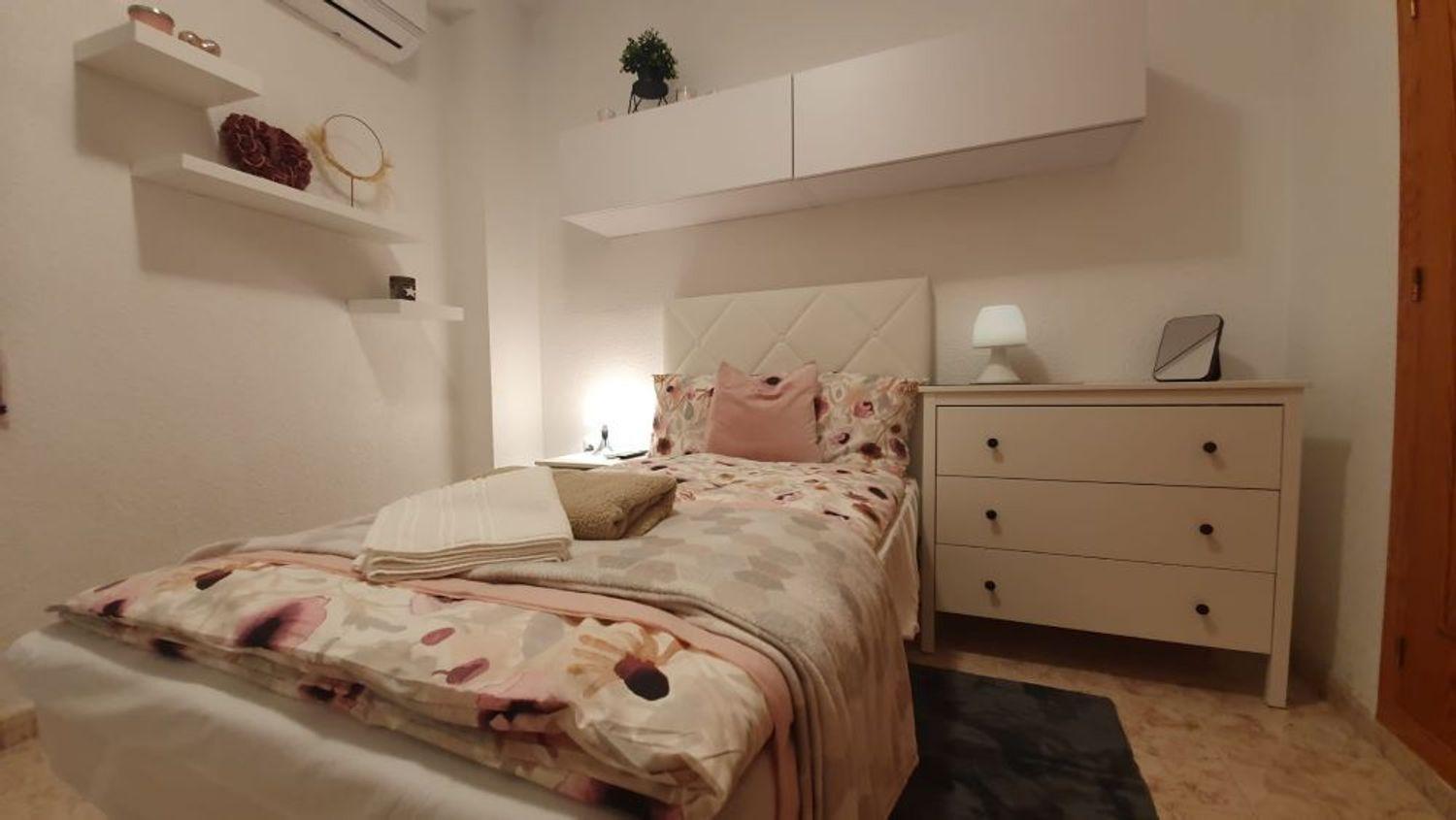 For sale - 3 Bedroom 2 Bathroom Apartment in Torrevieja - Playa De Los Locos  - Alicante