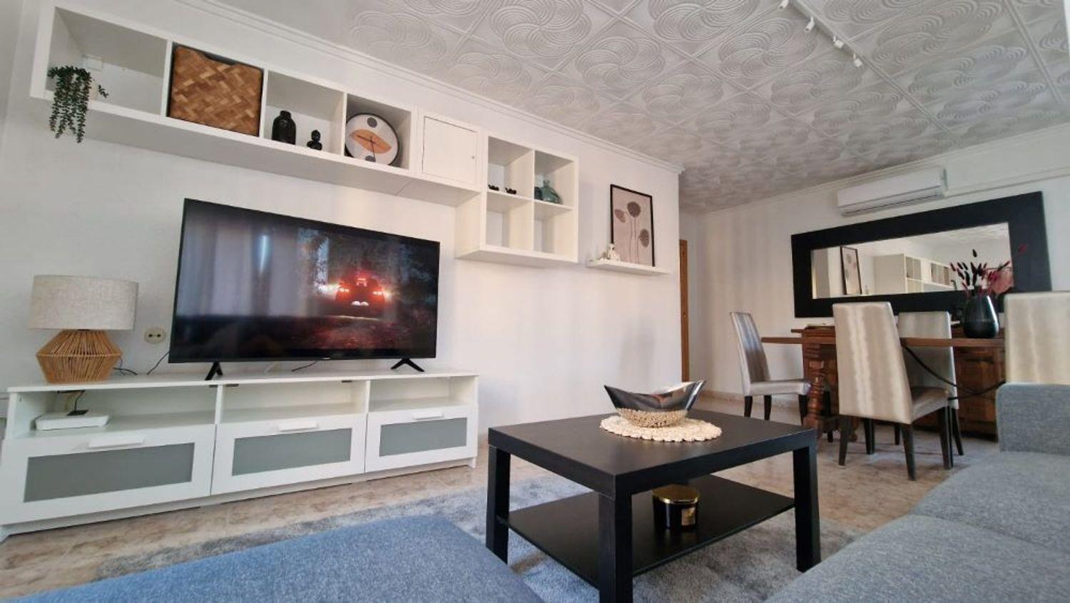 For sale - 3 Bedroom 2 Bathroom Apartment in Torrevieja - Playa De Los Locos  - Alicante