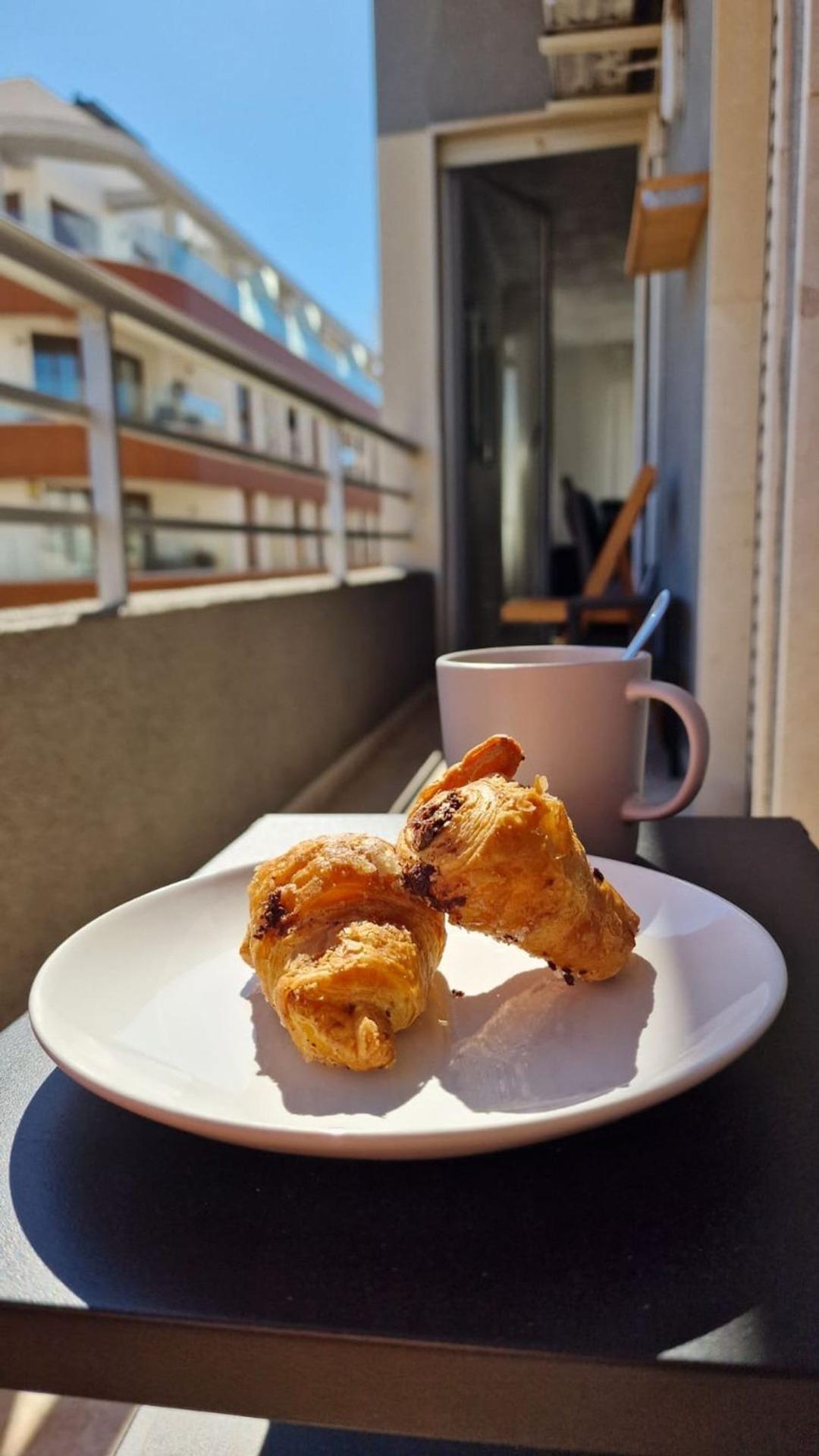 For sale - 3 Bedroom 2 Bathroom Apartment in Torrevieja - Playa De Los Locos  - Alicante