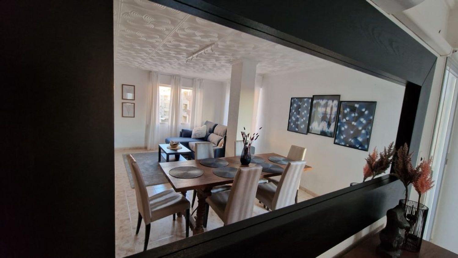 For sale - 3 Bedroom 2 Bathroom Apartment in Torrevieja - Playa De Los Locos  - Alicante