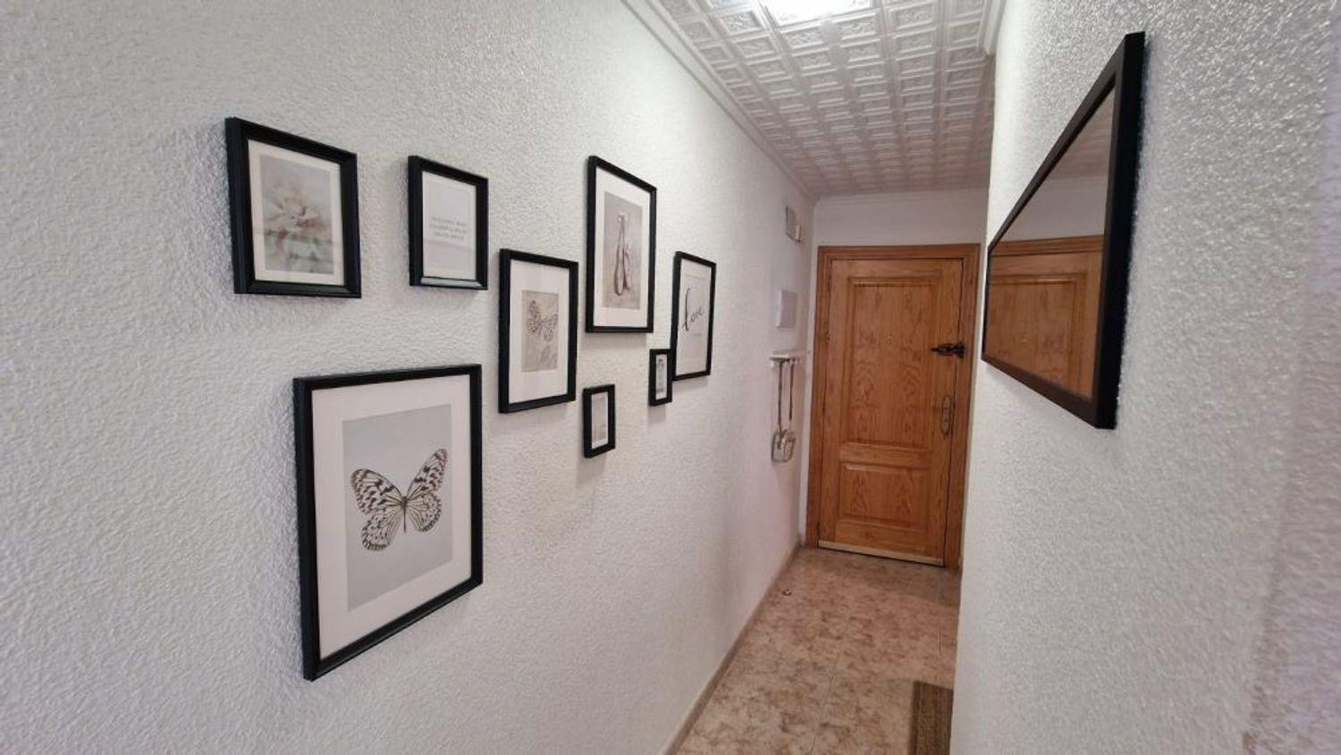 For sale - 3 Bedroom 2 Bathroom Apartment in Torrevieja - Playa De Los Locos  - Alicante