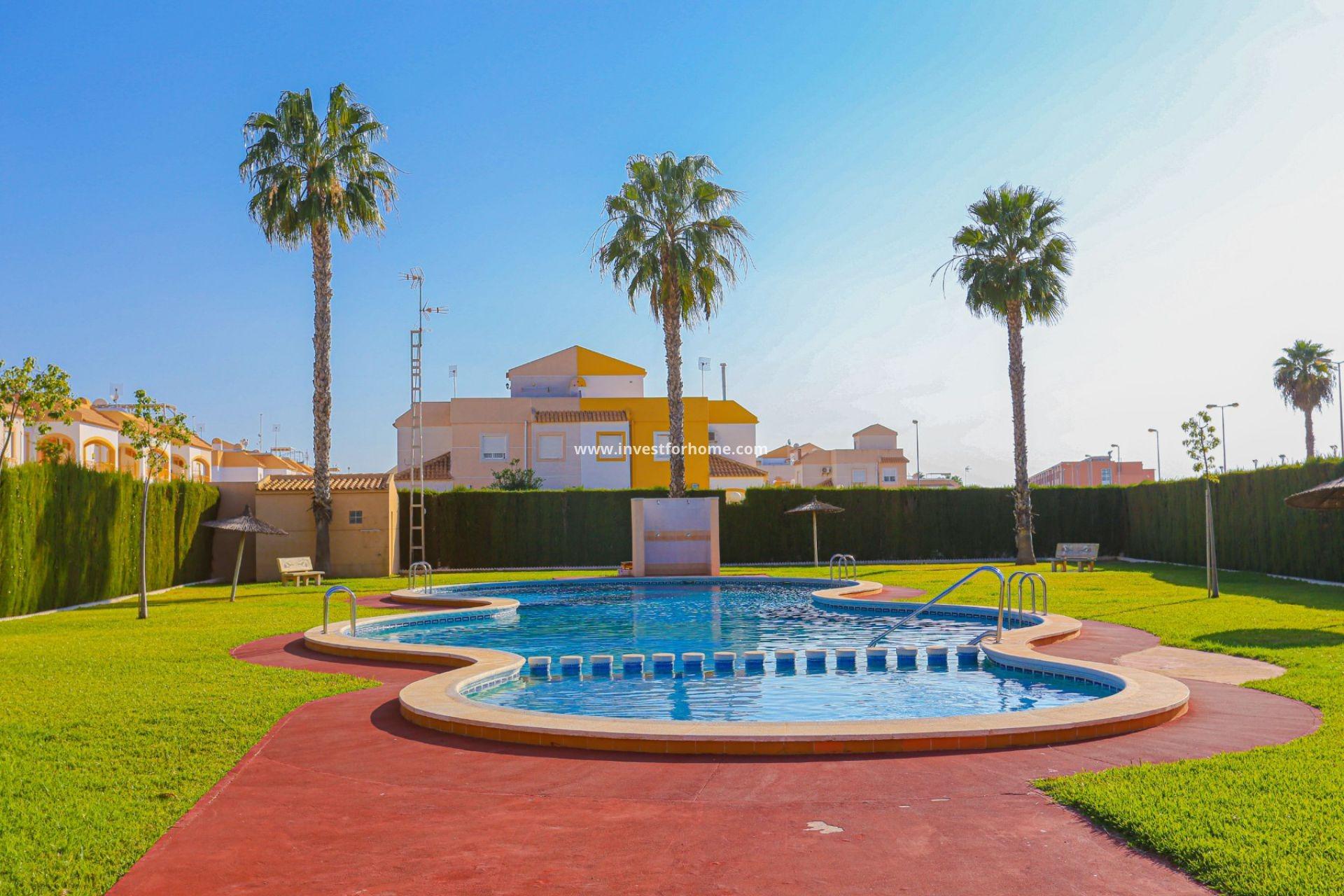 For sale - 2 Bedroom 1 Bathroom Townhouse in Torrevieja - El Limonar  - Alicante