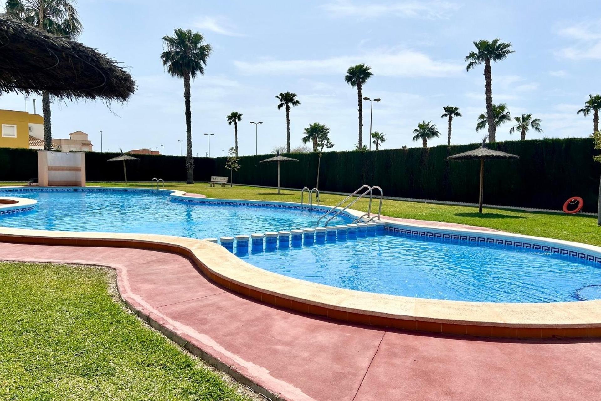 For sale - 2 Bedroom 1 Bathroom Townhouse in Torrevieja - El Limonar  - Alicante