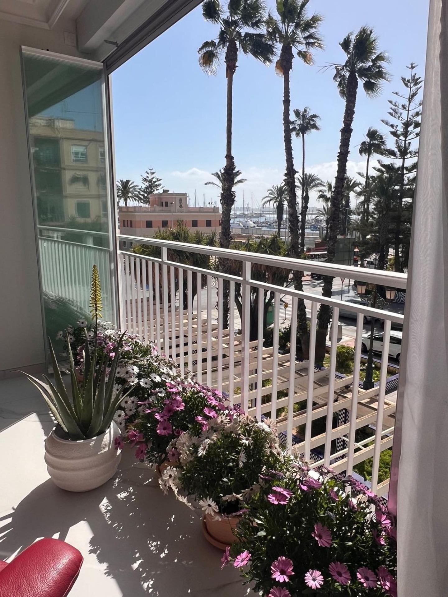For sale - 3 Bedroom 2 Bathroom Apartment in Torrevieja - Torrevieja  - Alicante